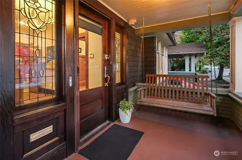 229 Boylston Ave E, Seattle, WA 98102
