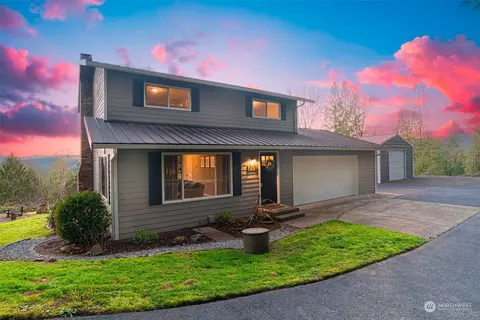 281 Military Rd, Castle Rock, WA 98611