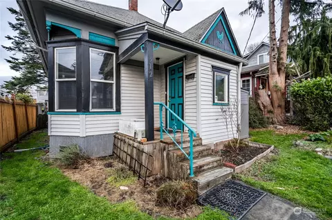 512 5th St, Anacortes, WA 98221