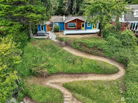 8925 SW Bayview Dr, Vashon, WA 98070