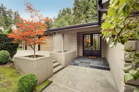 9906 SE 5th Pl, Bellevue, WA 98004