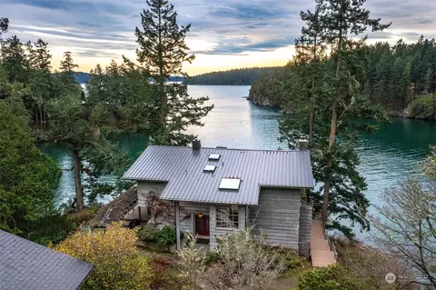 592 Grindstone Harbor Rd, Eastsound, WA 98245