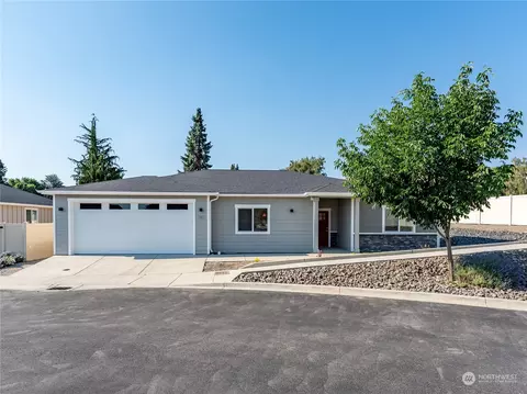 183 Pershing Cir, Wenatchee, WA 98801