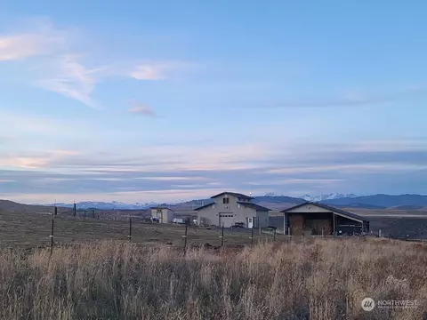 211 Labrador Dr, Thorp, WA 98946