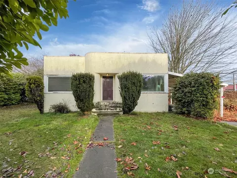 1005 E 2nd St, Port Angeles, WA 98362