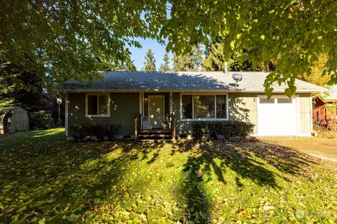 8121 Lopez Dr, Clinton, WA 98236