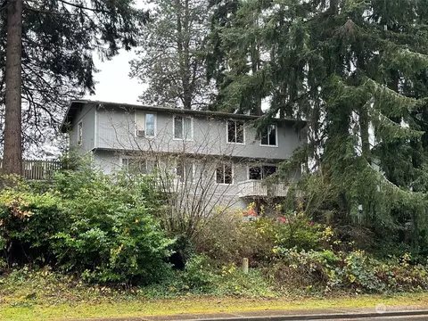 2411 Oak Dr #C & D, Steilacoom, WA 98388