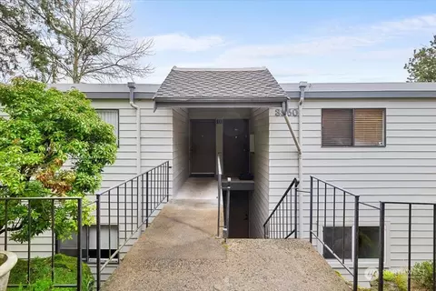 3950 Lake Washington Blvd SE #10C, Bellevue, WA 98006