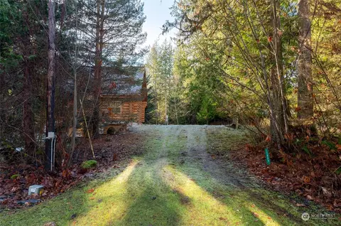 11099 Welcome Rd, Deming, WA 98244