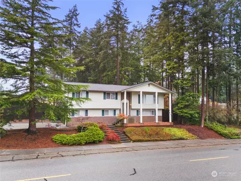 1091 SW Fairhaven Dr, Oak Harbor, WA 98277