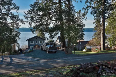87 Maple Ave, Freeland, WA 98249