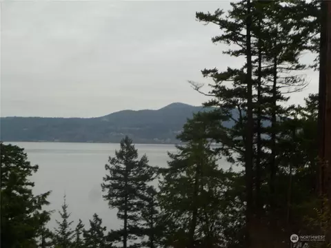 7498 Holiday Blvd, Anacortes, WA 98221