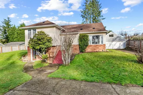 527 Nevada Dr, Longview, WA 98632