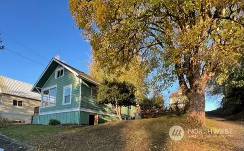 1503 First St W, South Bend, WA 98586