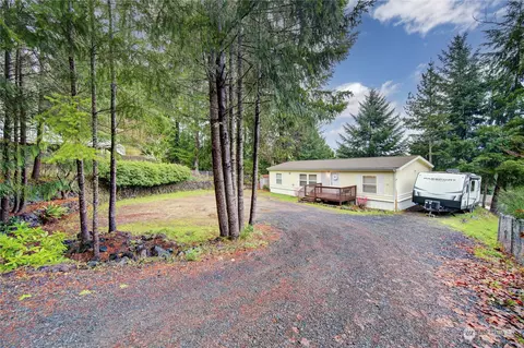 31 E Sea Breeze Dr, Grapeview, WA 98546