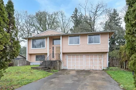 7812 Royal Oaks Dr SE, Olympia, WA 98503
