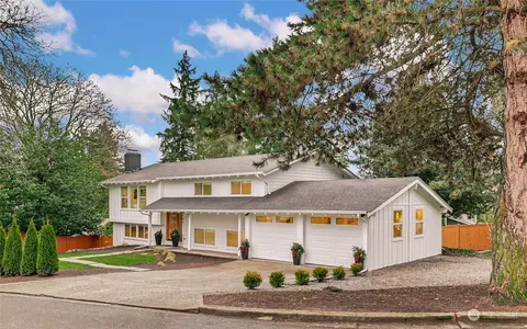 9105 NE 134th St, Kirkland, WA 98034