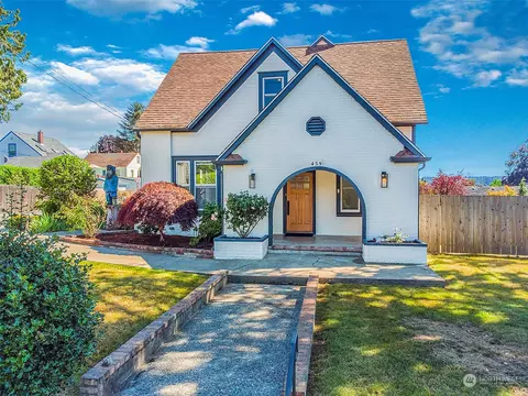 459 NE Hostmark St, Poulsbo, WA 98370