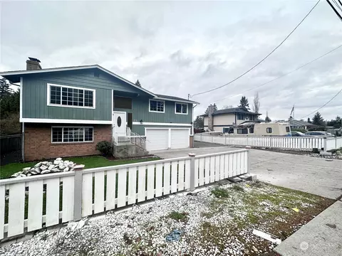 215 176th St E, Spanaway, WA 98387 photo 2