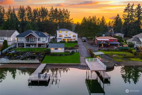 3327 Deer Island Dr E, Lake Tapps, WA 98391