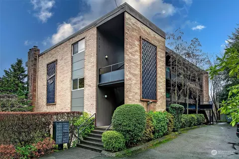 5101 NE 55th St #201, Seattle, WA 98105