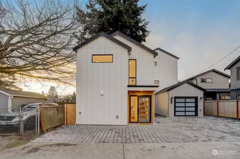 8118 Stone Ave N, Seattle, WA 98103