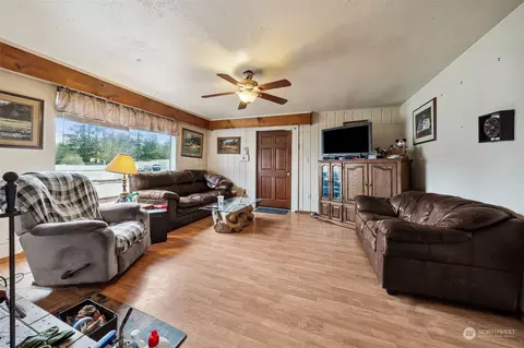 757 Blake St, Enumclaw, WA 98022 photo 4