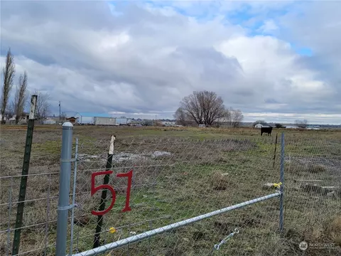 51 Lake Dr, Othello, WA 99344