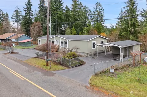 1651 E Trails End Dr, Belfair, WA 98528