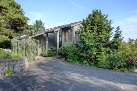 694 Umpqua Pl, La Conner, WA 98257