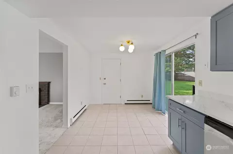 22302 W 2nd Ave, Bothell, WA 98021 photo 9