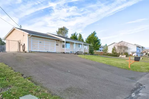 1315 Ocean Beach Blvd N, Long Beach, WA 98631