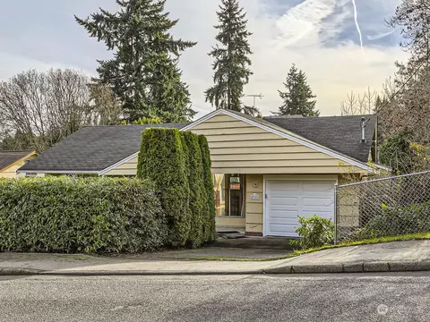 2701 NE 110th St, Seattle, WA 98125