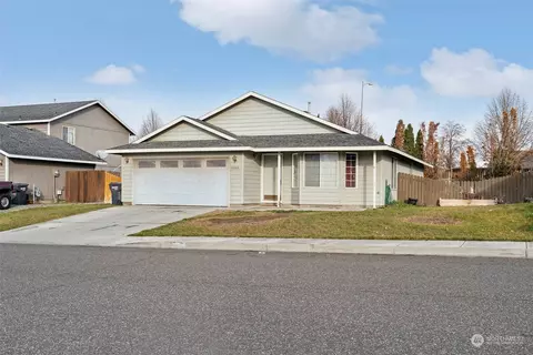 7803 Vendovi Dr, Pasco, WA 99301