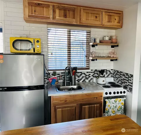 465 Winslow Way E #308, Bainbridge Island, WA 98110