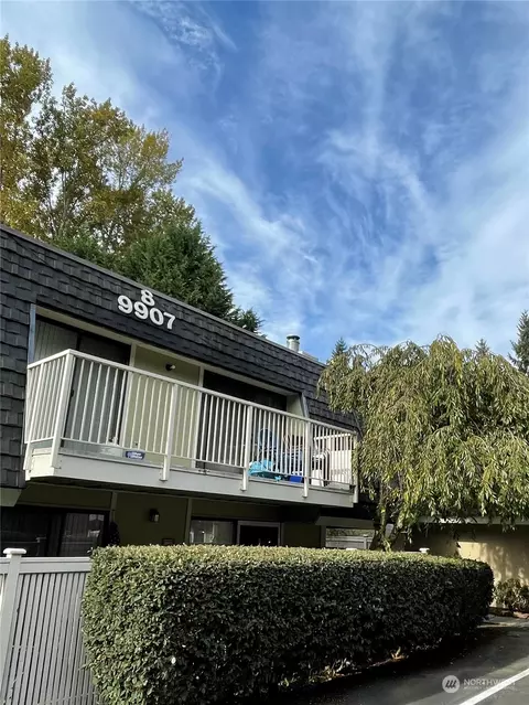 9907 NE 124th St #804, Kirkland, WA 98034