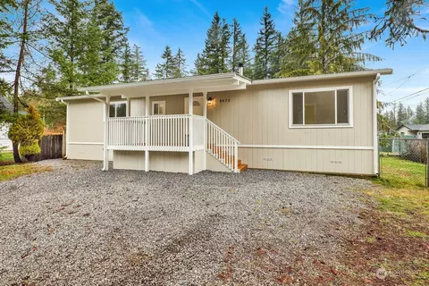 8673 Golden Valley Dr, Maple Falls, WA 98266
