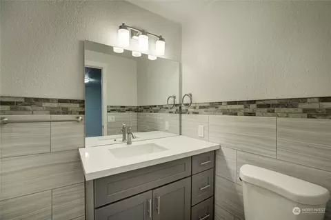 Bath - 8813 9th Pl W, Everett, WA 98204 photo 2 of 3