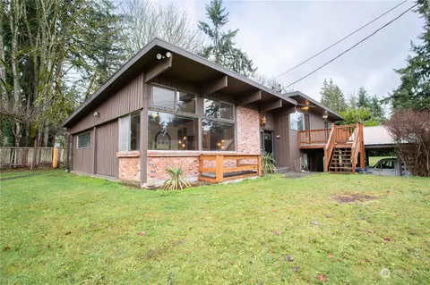 2215 S Castle Way, Lynnwood, WA 98036