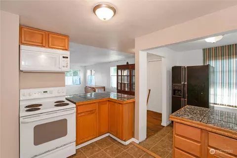 Kitchen - 14611 E State Route 162, Orting, WA 98360 photo 2 of 3