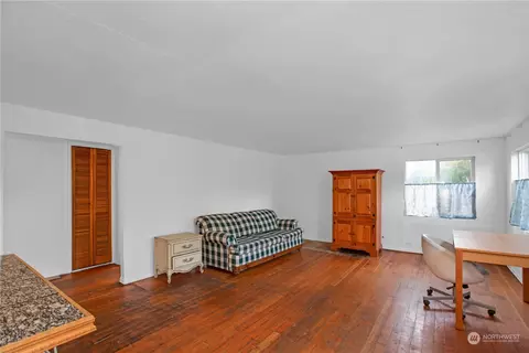 Living - 14611 E State Route 162, Orting, WA 98360 photo 2 of 3