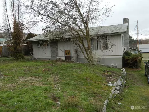 224 2nd St E, Tonasket, WA 98855