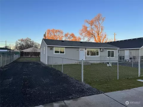 1208 W Gary St, Moses Lake, WA 98837
