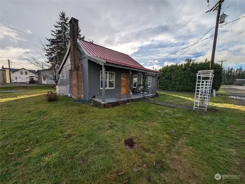 40 Wood Ave, Forks, WA 98331