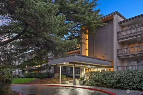 2500 81st Ave SE #322, Mercer Island, WA 98040