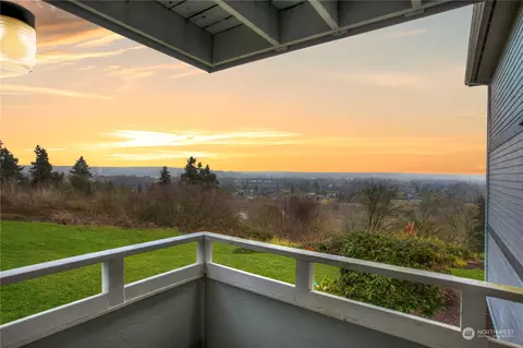 3733 Waller Rd E #201, Tacoma, WA 98443