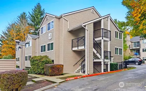 12040 100th Ave NE #J201, Kirkland, WA 98034