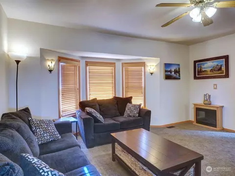 1206 Sumner Ave, Sumner, WA 98390 photo 5