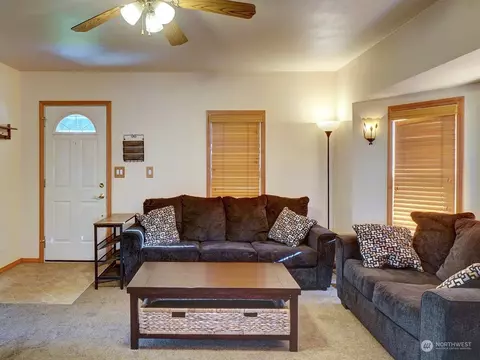 1206 Sumner Ave, Sumner, WA 98390 photo 4