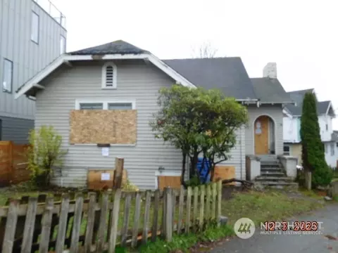 7500 4th Ave NE, Seattle, WA 98115